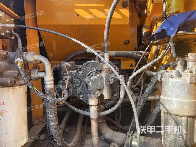 液壓泵艙室正面整體（整機(jī)外觀）