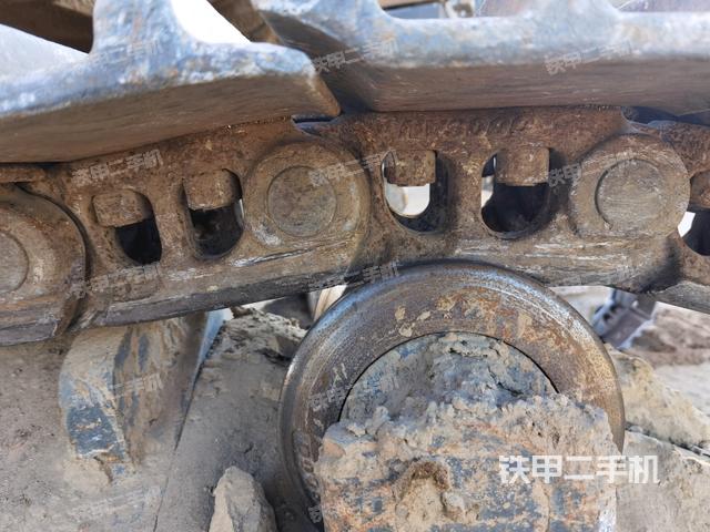 单侧履带整体(整机外观) 单侧履带整体(整机外观)