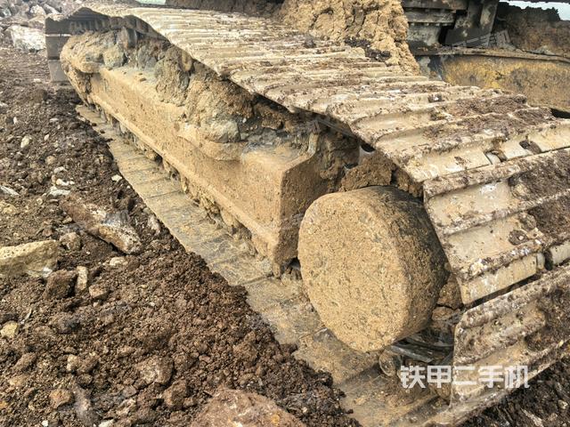 左側(cè)履帶整體?(行走機(jī)構(gòu)) 左側(cè)履帶整體?(行走機(jī)構(gòu))