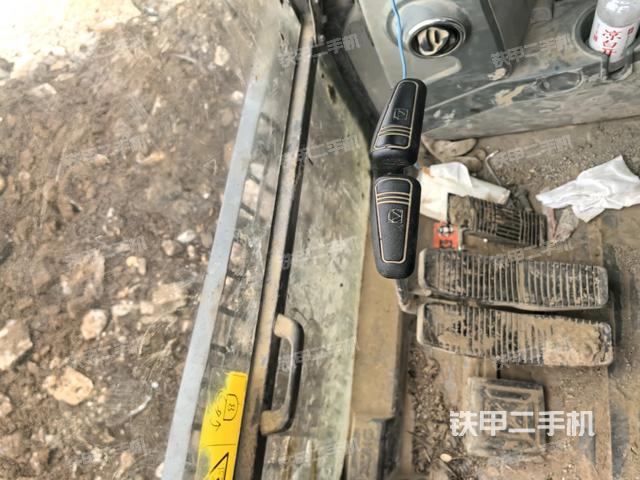 左后方玻璃角標(biāo)(駕駛室部分) 左后方玻璃角標(biāo)(駕駛室部分)