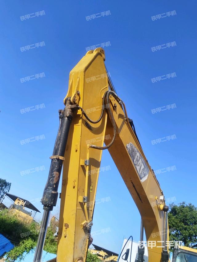 大臂根部?斜視(工作和回轉(zhuǎn)裝置) 大臂根部?斜視(工作和回轉(zhuǎn)裝置)