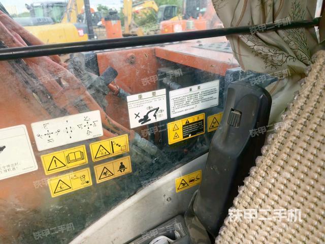 后窗玻璃角標(駕駛室部分) 后窗玻璃角標(駕駛室部分)