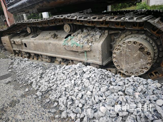 單側(cè)履帶整體(整機(jī)外觀) 單側(cè)履帶整體(整機(jī)外觀)