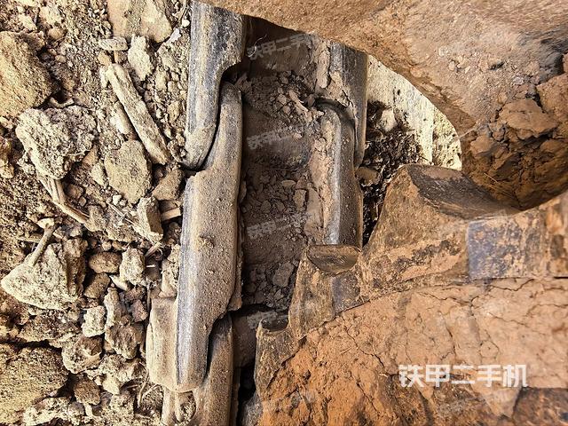 右导向轮(行走机构) 右导向轮(行走机构)