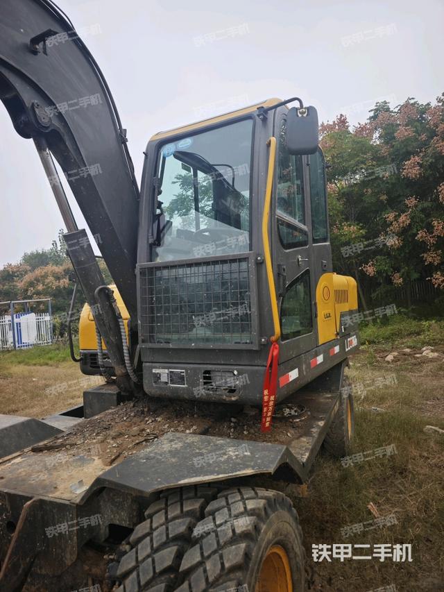 驾驶室整体(整机外观) 驾驶室整体(整机外观)