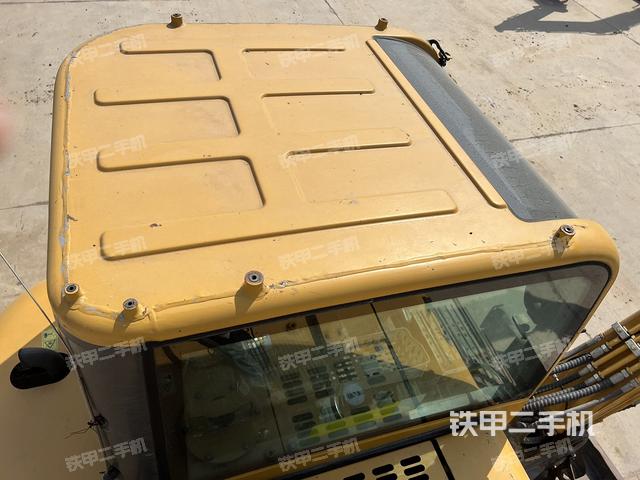 驾驶室顶部(整机外观) 驾驶室顶部(整机外观)