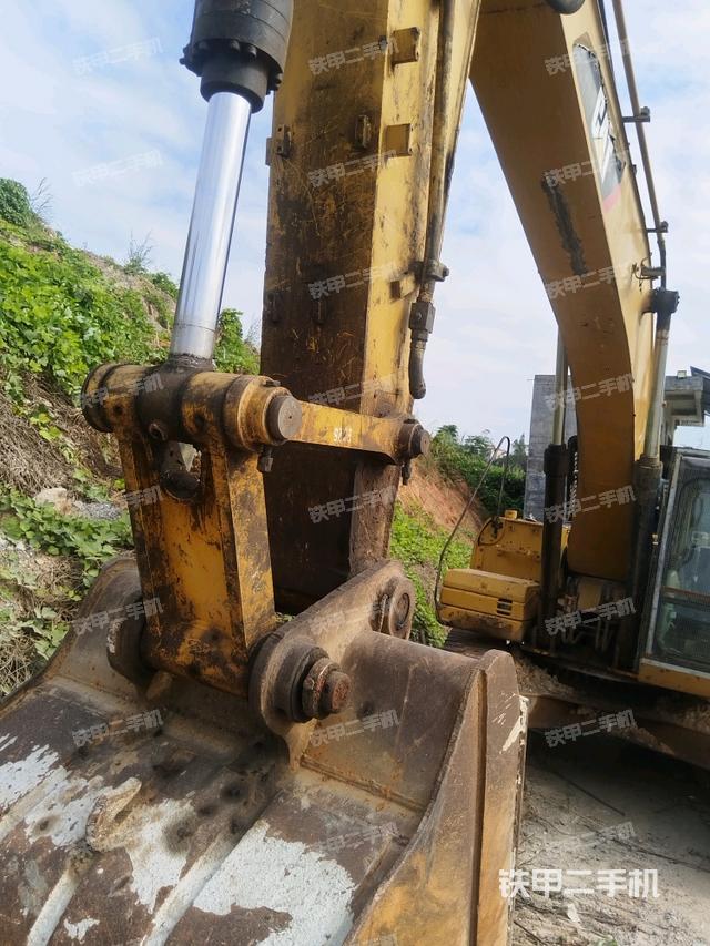 大臂油缸整體?豎拍(工作和回轉(zhuǎn)裝置) 大臂油缸整體?豎拍(工作和回轉(zhuǎn)裝置)