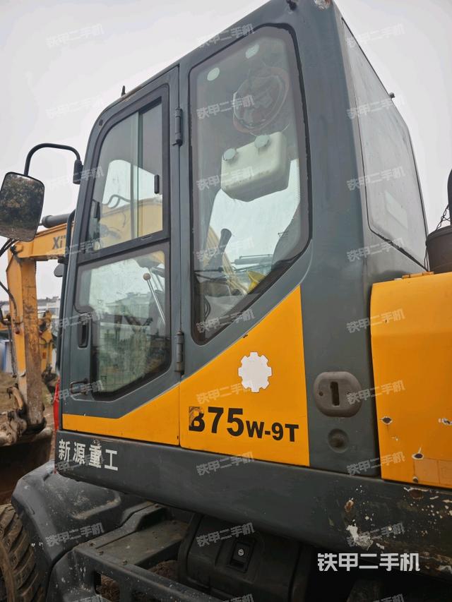 驾驶室整体(整机外观) 驾驶室整体(整机外观)