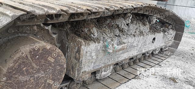 單側(cè)履帶整體(整機(jī)外觀) 單側(cè)履帶整體(整機(jī)外觀)