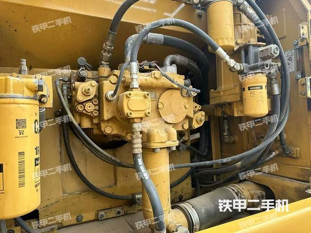 液压泵舱室正面整体(整机外观) 液压泵舱室正面整体(整机外观)