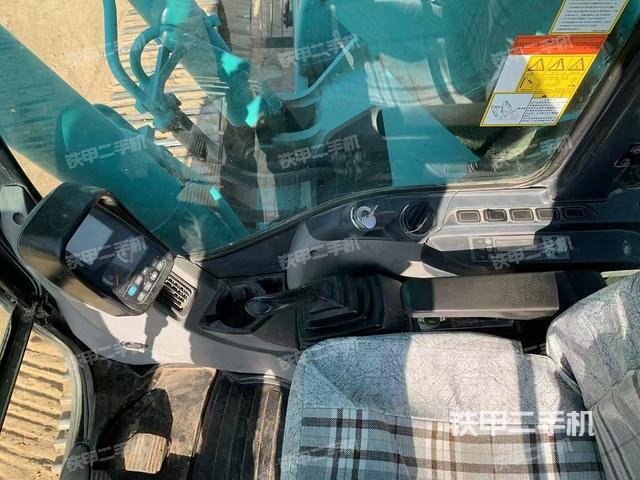 駕駛室整體(整機外觀) 駕駛室整體(整機外觀)