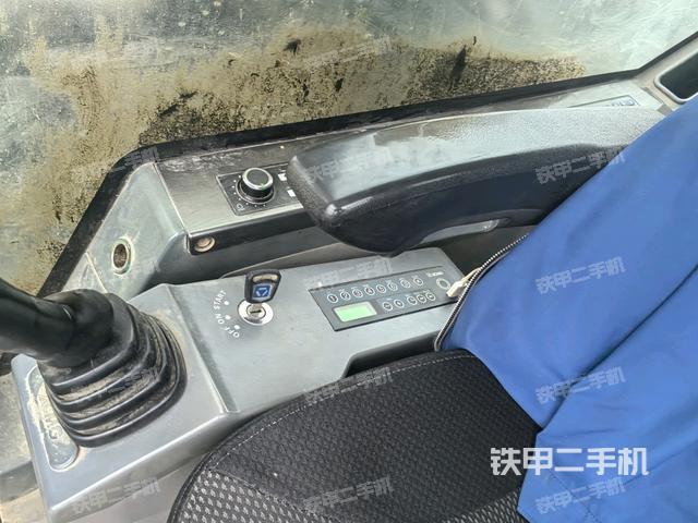 座椅后部(駕駛室部分) 座椅后部(駕駛室部分)