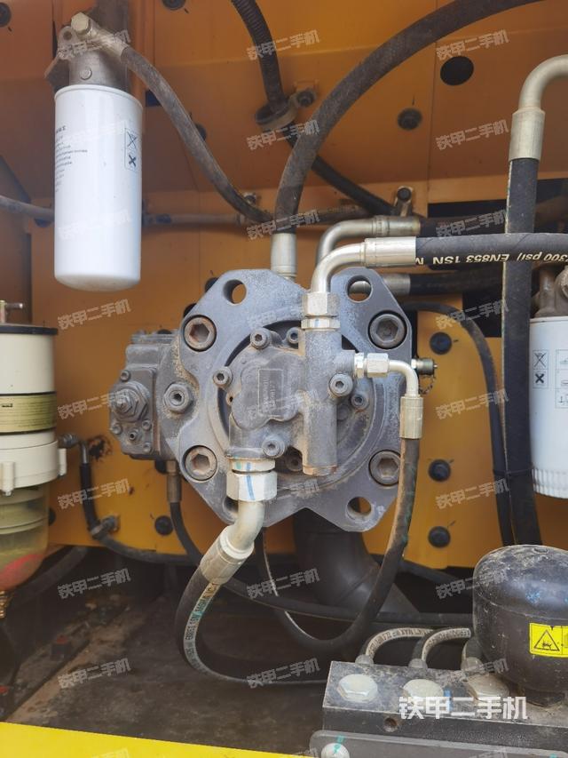 液壓泵艙室正面整體(整機(jī)外觀(guān)) 液壓泵艙室正面整體(整機(jī)外觀(guān))