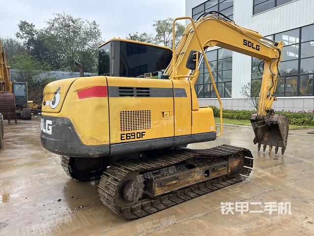 整机右后45°(整机外观) 整机右后45°(整机外观)