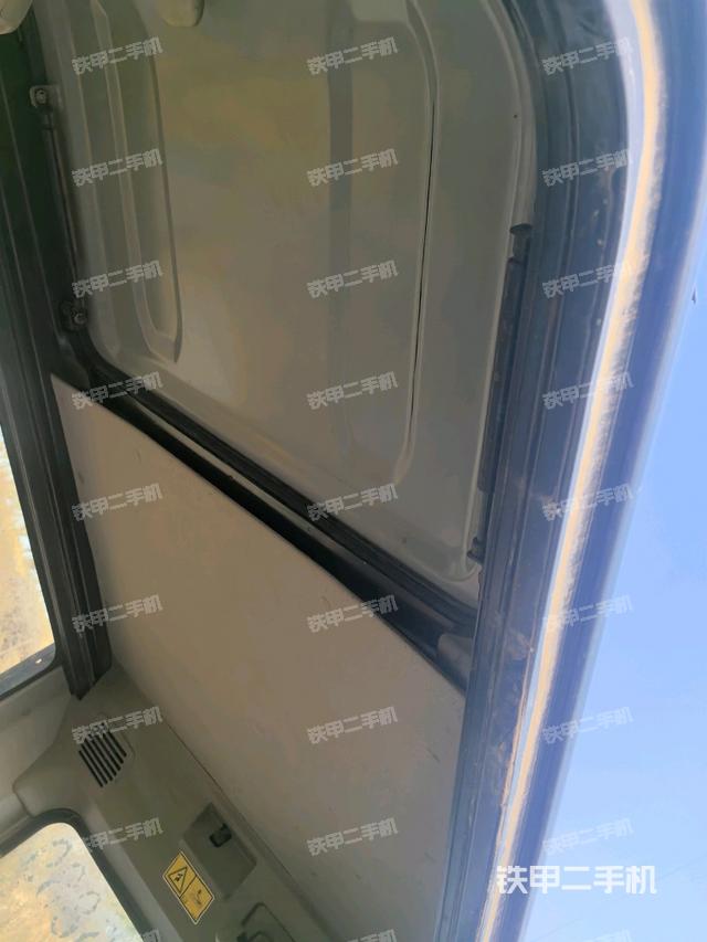 座椅左側(cè)控制臺/音響/含左手柄(駕駛室部分) 座椅左側(cè)控制臺/音響/含左手柄(駕駛室部分)