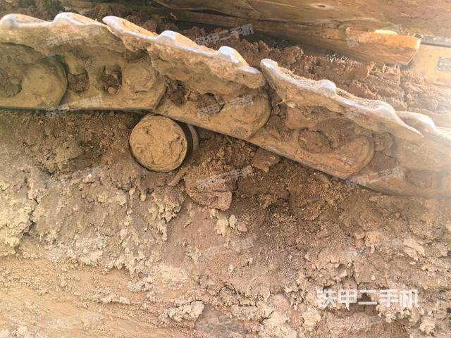 右側(cè)履帶整體(行走機(jī)構(gòu)) 右側(cè)履帶整體(行走機(jī)構(gòu))