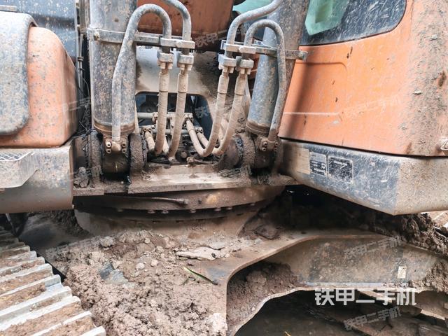 大臂根部?斜視(工作和回轉(zhuǎn)裝置) 大臂根部?斜視(工作和回轉(zhuǎn)裝置)