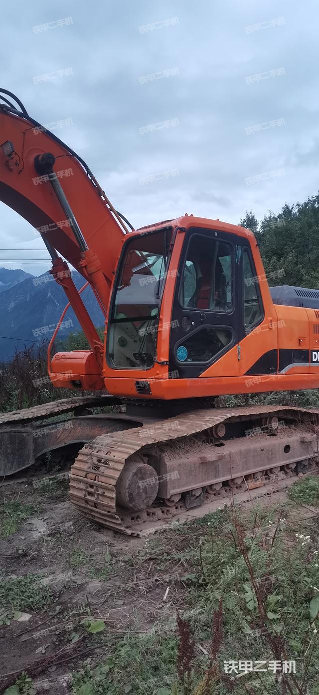 驾驶室整体(整机外观) 驾驶室整体(整机外观)