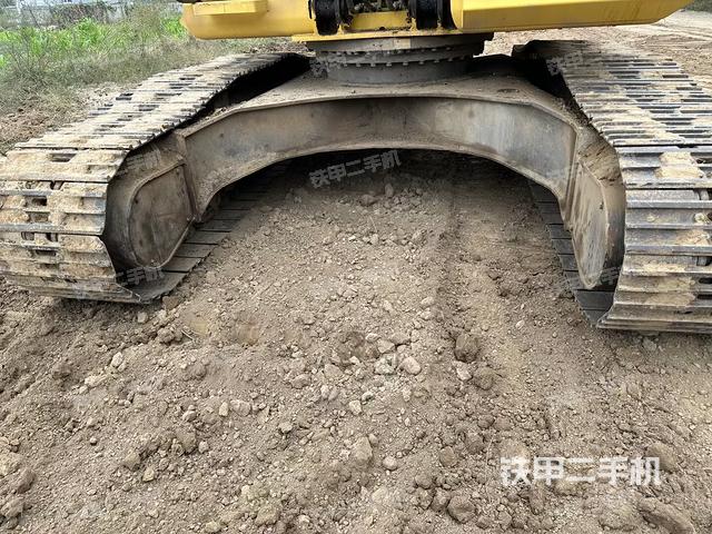 单侧履带整体(整机外观) 单侧履带整体(整机外观)