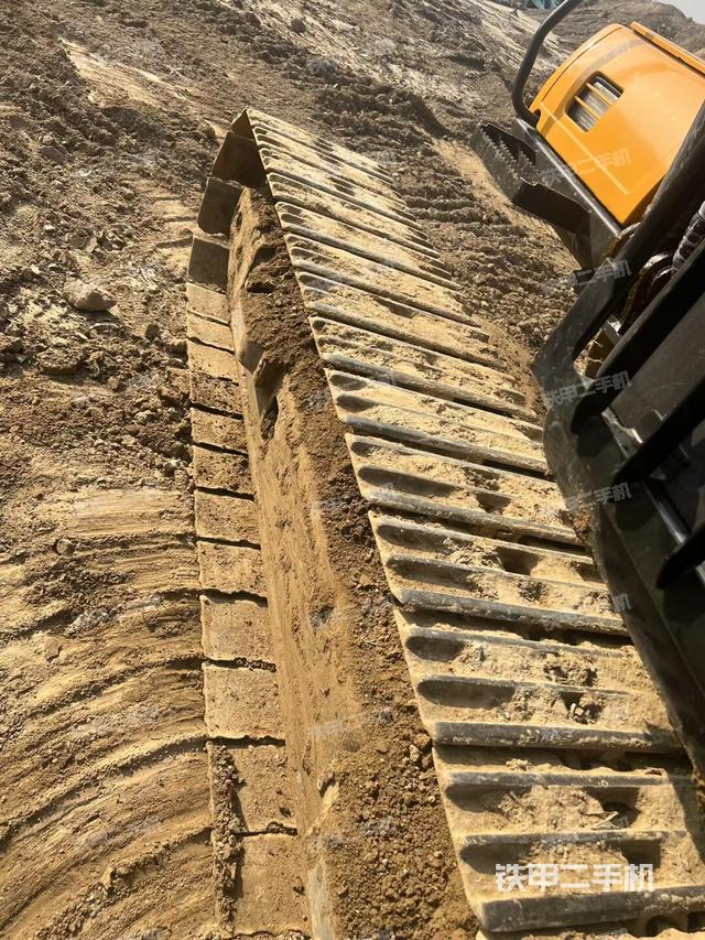 單側(cè)履帶整體（整機(jī)外觀）