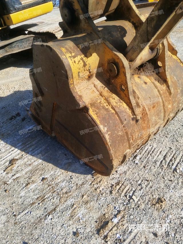 大臂背部俯視(工作和回轉(zhuǎn)裝置) 大臂背部俯視(工作和回轉(zhuǎn)裝置)