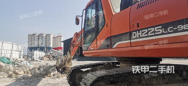 斗山DH215-9E挖掘機(jī)