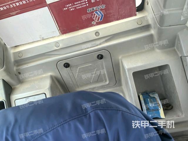 駕駛室左前45度(駕駛室部分) 駕駛室左前45度(駕駛室部分)