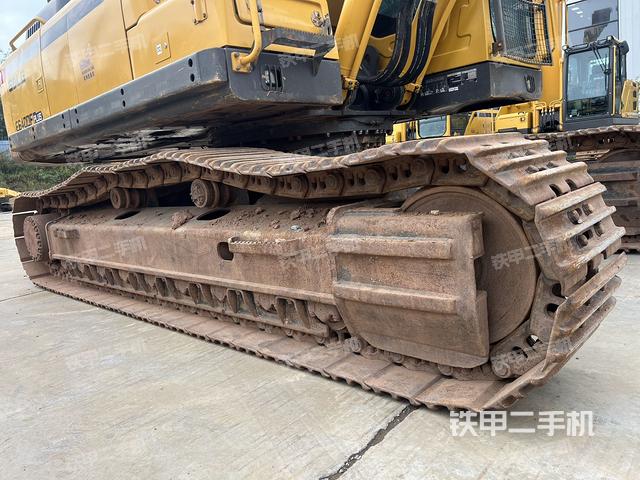 單側(cè)履帶整體(整機(jī)外觀) 單側(cè)履帶整體(整機(jī)外觀)