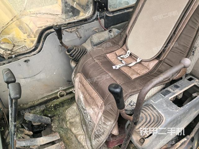 后窗玻璃角標（駕駛室部分）