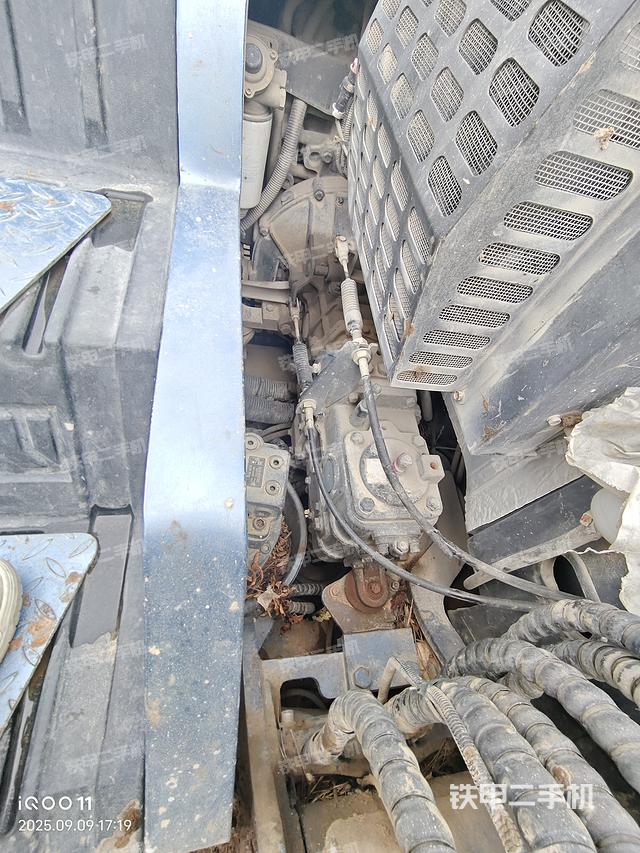 回转马达和主控阀（整机外观）