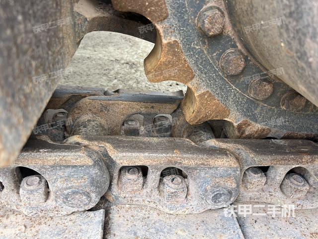 单侧履带整体(整机外观) 单侧履带整体(整机外观)