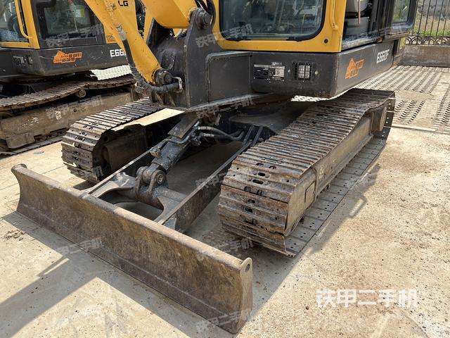 駕駛室整體(整機外觀) 駕駛室整體(整機外觀)