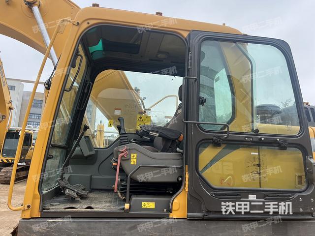 驾驶室整体(整机外观) 驾驶室整体(整机外观)