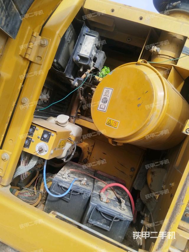 液壓泵斜45?右(大件艙室) 液壓泵斜45?右(大件艙室)