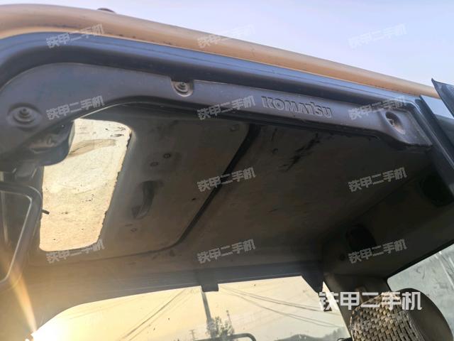 座椅左侧控制台/音响/含左手柄(驾驶室部分) 座椅左侧控制台/音响/含左手柄(驾驶室部分)