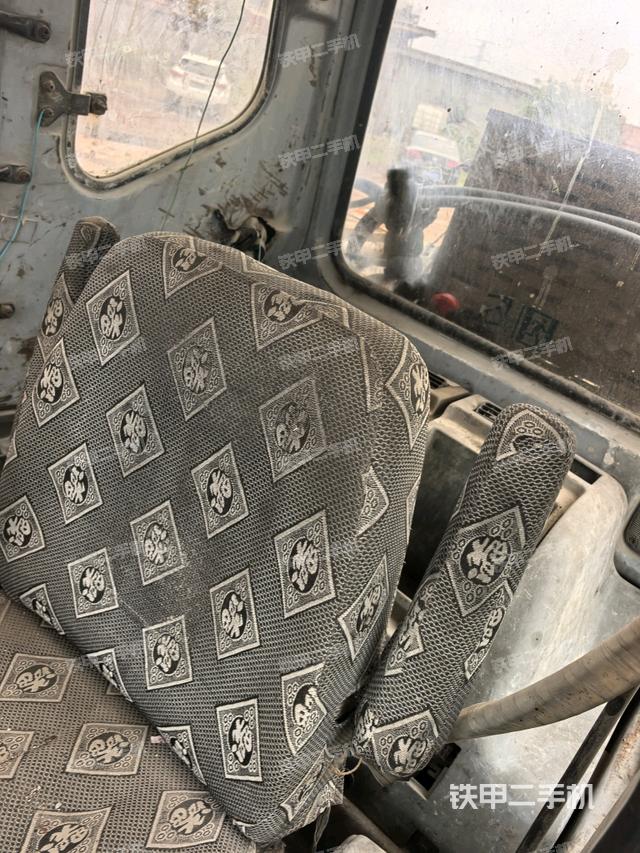 座椅左側控制臺/音響/含左手柄(駕駛室部分) 座椅左側控制臺/音響/含左手柄(駕駛室部分)