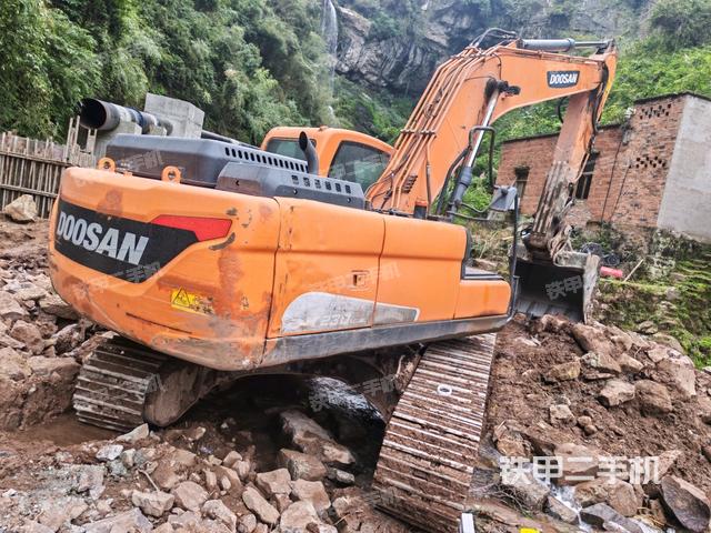 右后45(整機(jī)外觀) 右后45(整機(jī)外觀)