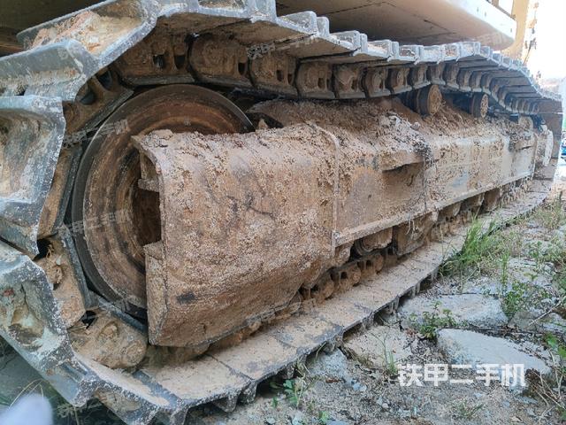 單側(cè)履帶整體(整機外觀) 單側(cè)履帶整體(整機外觀)