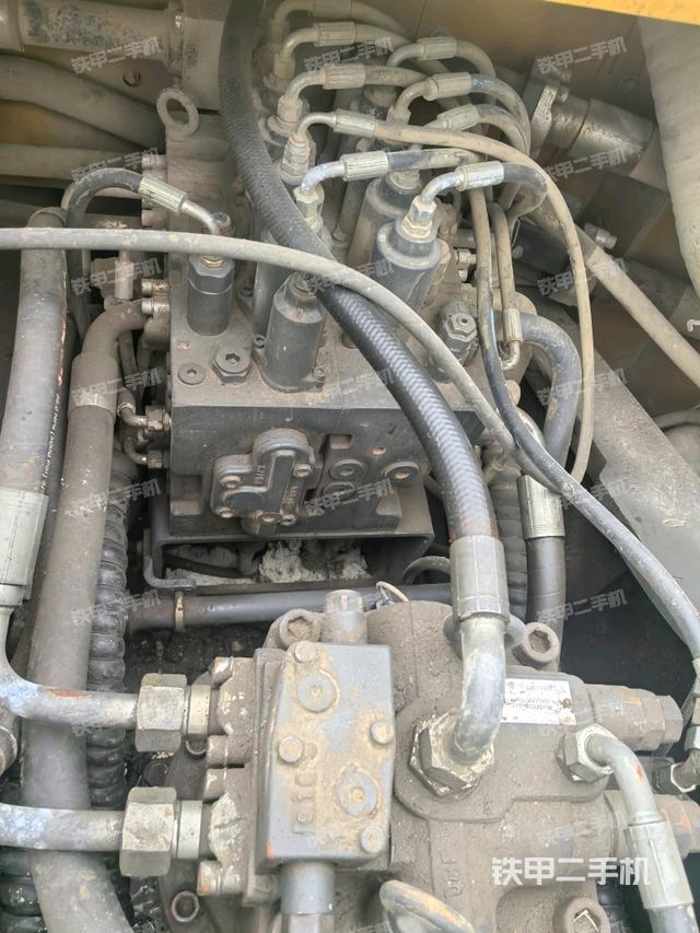 駕駛室頂部俯視(上車(chē)部件) 駕駛室頂部俯視(上車(chē)部件)