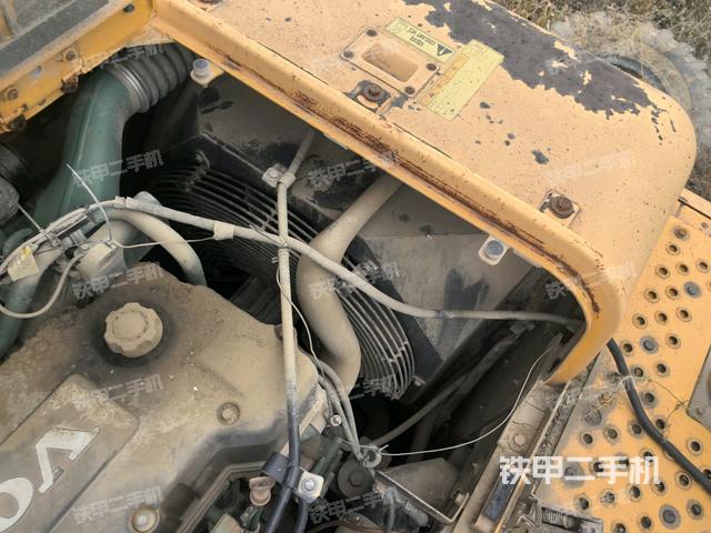 气门室盖螺丝特写（上车部件）