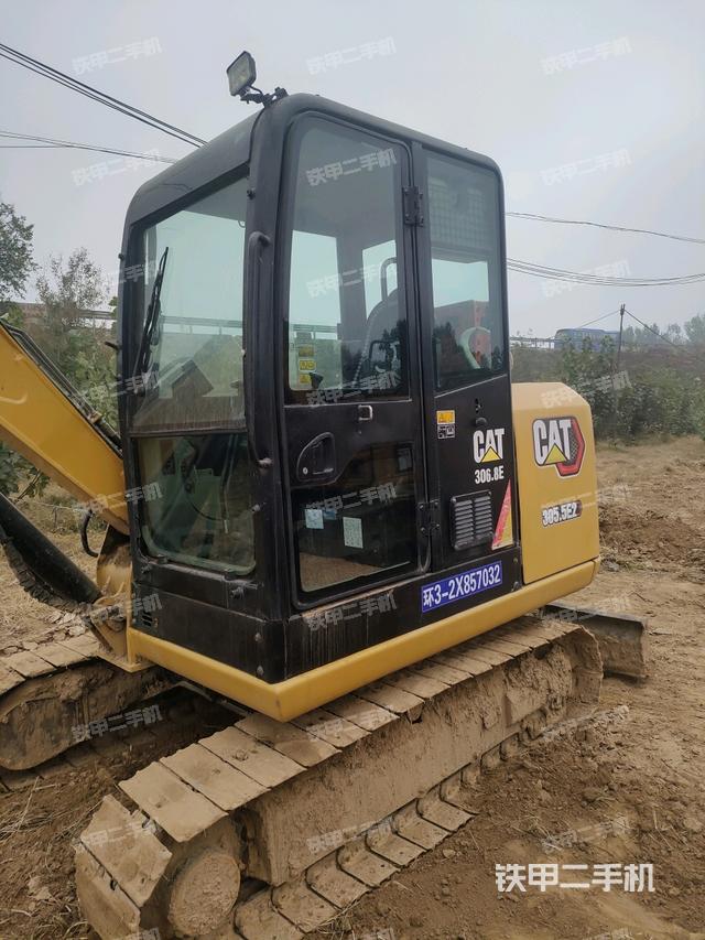 駕駛室整體(整機(jī)外觀) 駕駛室整體(整機(jī)外觀)