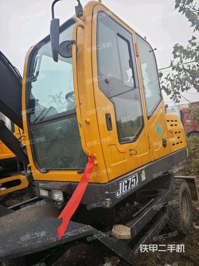 驾驶室整体(整机外观) 驾驶室整体(整机外观)