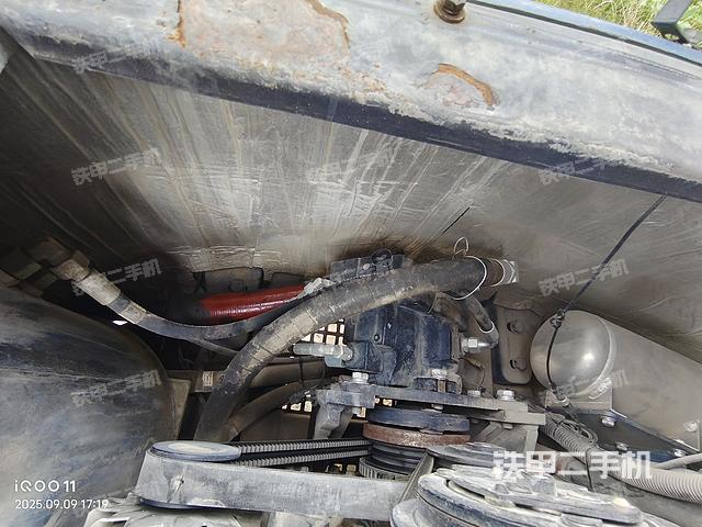 液压泵舱室正面整体（整机外观）