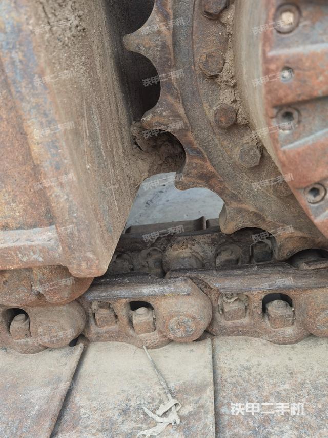 單側(cè)履帶整體(整機(jī)外觀(guān)) 單側(cè)履帶整體(整機(jī)外觀(guān))