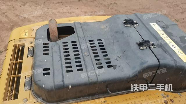 駕駛室頂部(整機外觀) 駕駛室頂部(整機外觀)