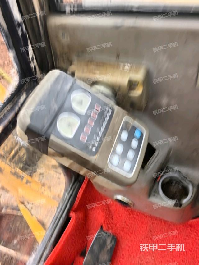 显示屏 (驾驶室部分) 显示屏 (驾驶室部分)