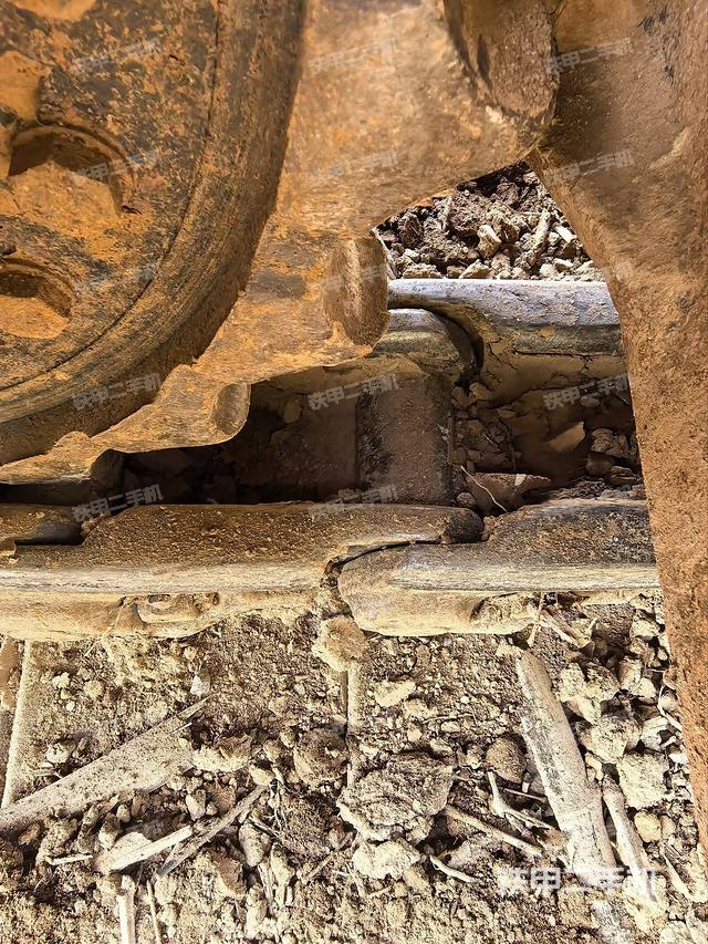 左导向轮(行走机构) 左导向轮(行走机构)