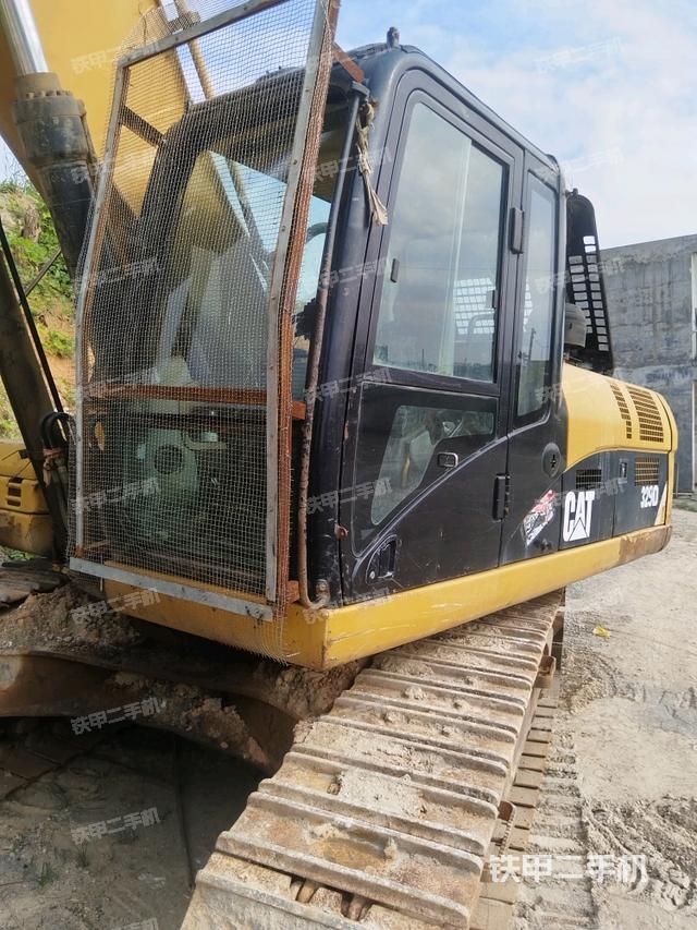 駕駛室左前45度(駕駛室部分) 駕駛室左前45度(駕駛室部分)