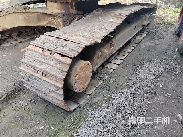 单侧履带整体(整机外观) 单侧履带整体(整机外观)