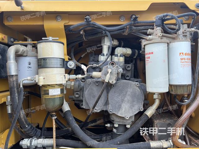 液壓泵艙室正面整體(整機(jī)外觀) 液壓泵艙室正面整體(整機(jī)外觀)